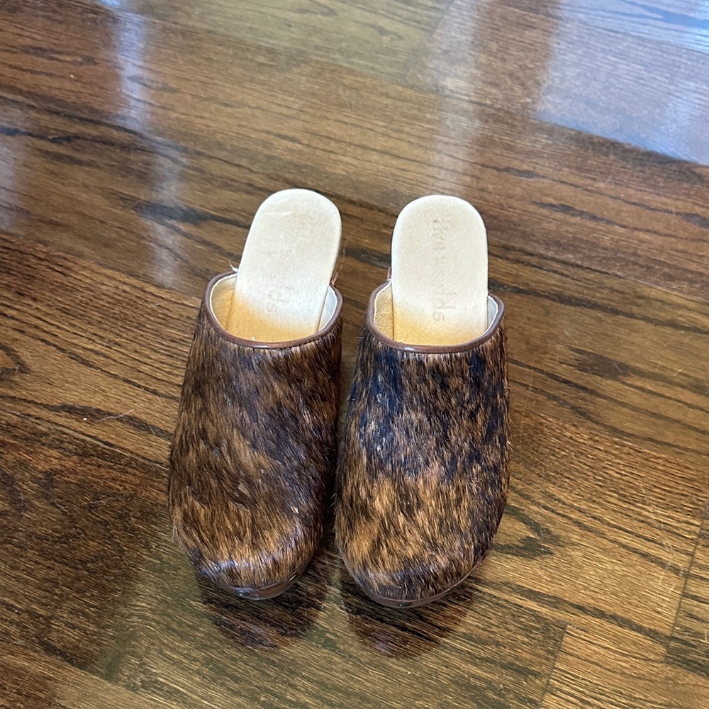 Five Worlds (Cordani) Zorba Cow Hair Clogs size 8
